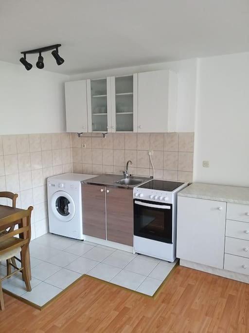 Nice Apartment On Quite Location Near City Center Сплит Екстериор снимка