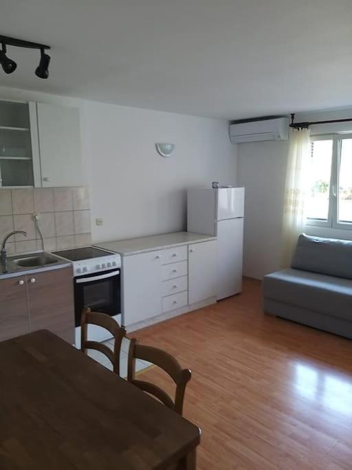 Nice Apartment On Quite Location Near City Center Сплит Екстериор снимка
